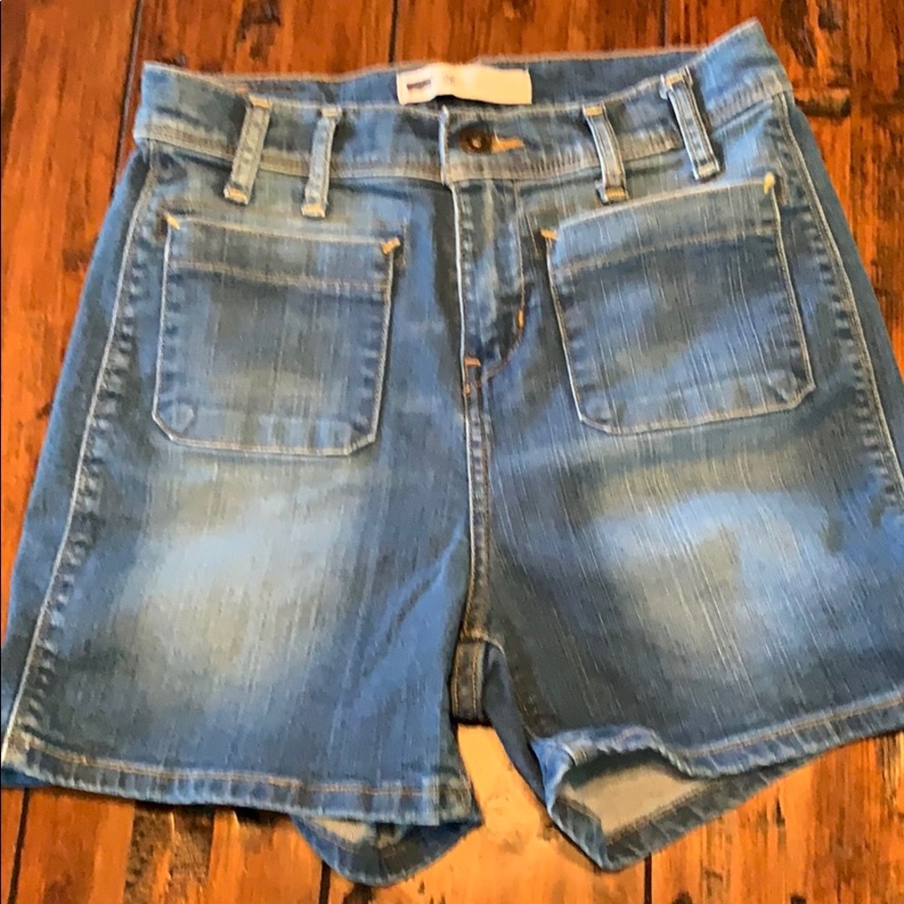 Levi’s denim shorts size 26